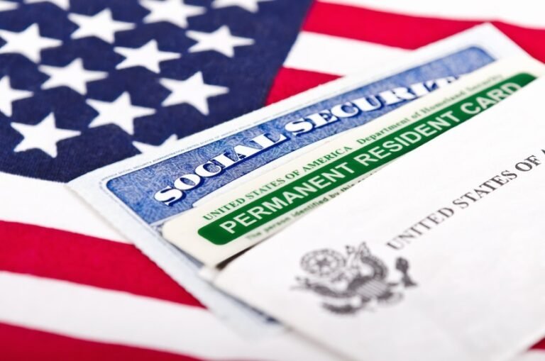 USCIS lanza nueva herramienta sobre green cards y ciudadanía