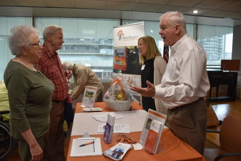 Un éxito feria de recursos para los adultos mayores