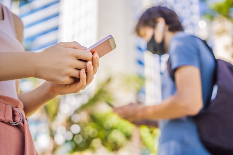 Universidades estatales lanzan aplicación que alerta si contactos cercanos dan positivo para COVID-19
