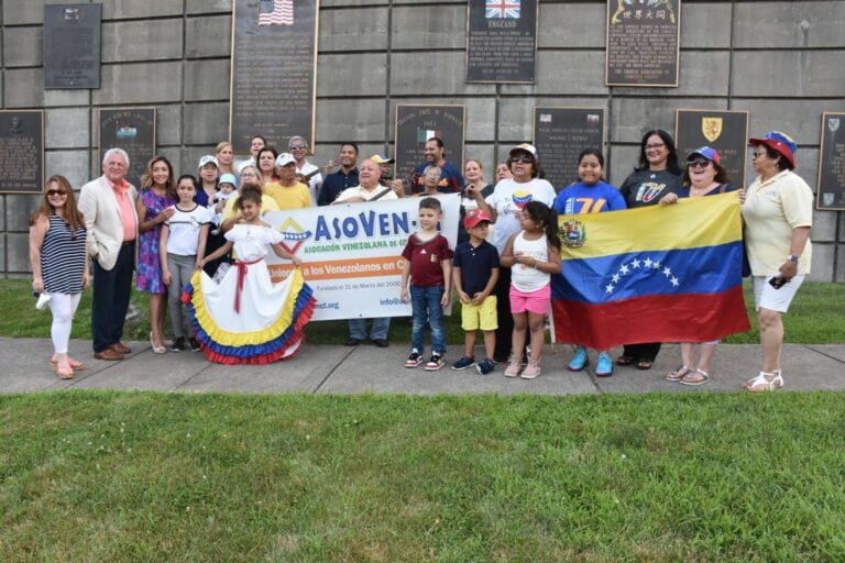 Venezolanos se unen para celebrar el 209 aniversario de independencia