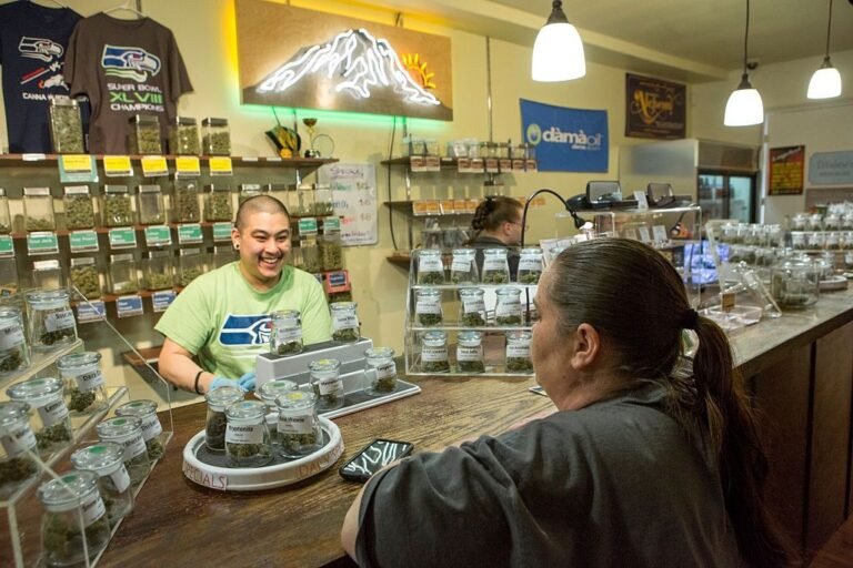 Ventas de marihuana recreativa se reanudarán en Massachusetts