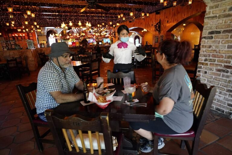 Westchester se alista para reabrir algunos negocios