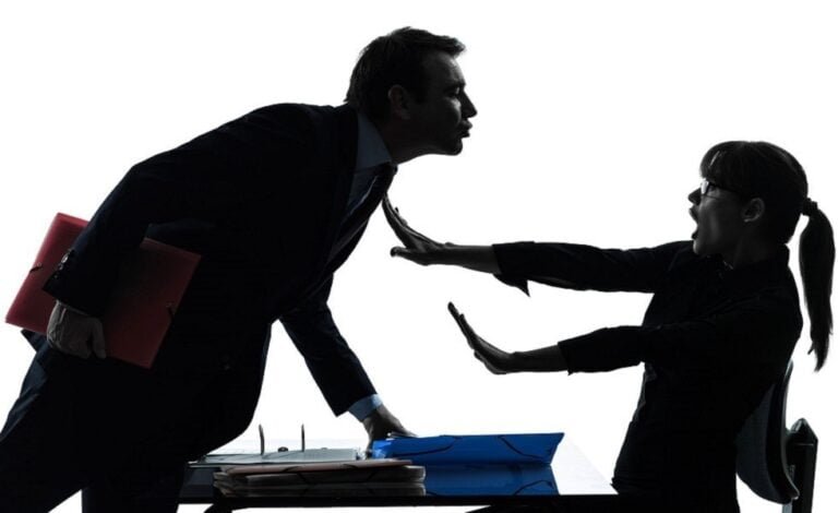 Mitad de las hispanas denuncia haber sufrido acoso sexual en el trabajo