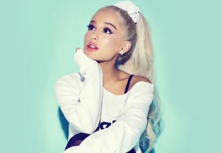 Ariana Grande pasea con amigos tras no asistir a los Emmy