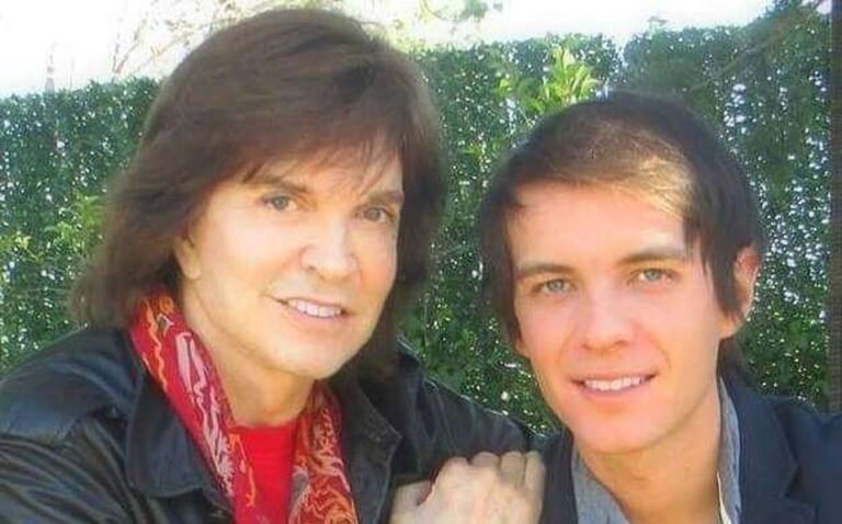 Hijo de Camilo Sesto viaja de México a España para funerales de su padre