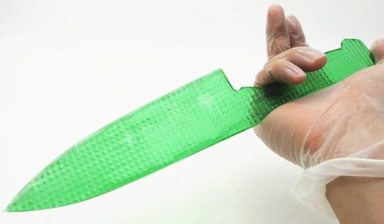 Youtuber crea el cuchillo de gelatina más afilado del mundo