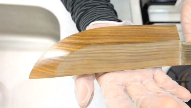 Un cuchillo de madera capaz de cortar verduras y plástico, ¿Lo quieres?