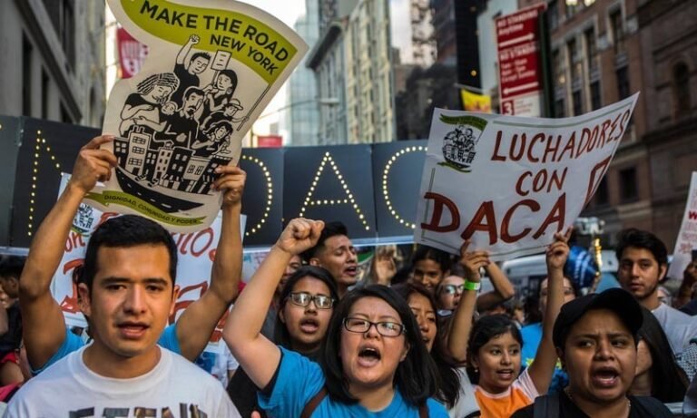 Congreso aprueba ley que daría ciudadanía a 2 millones de inmigrantes amparados a DACA, TPS y en peligro de deportación