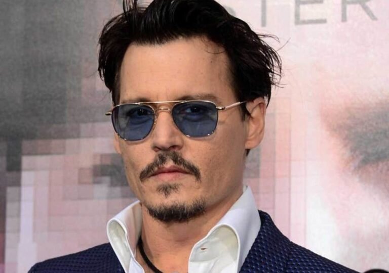 Johnny Depp resuelve demanda con firma de abogados
