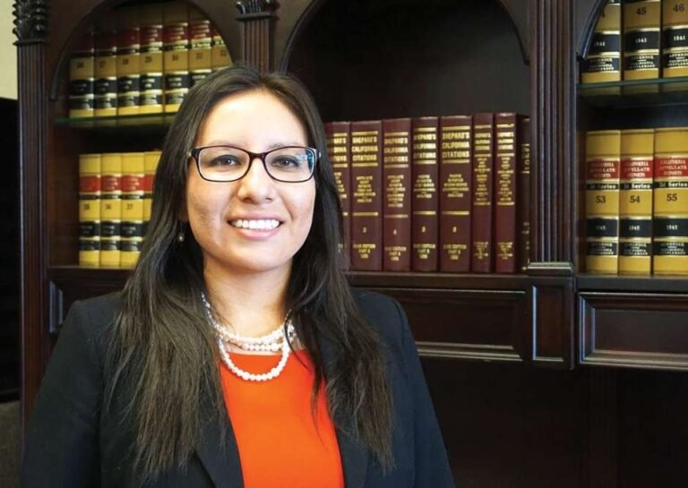 “Soñadora” que demandó a Trump por cerrar DACA pide aprovechar la oportunidad