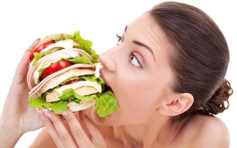 ¿Comer rápido o dormir poco engordan?