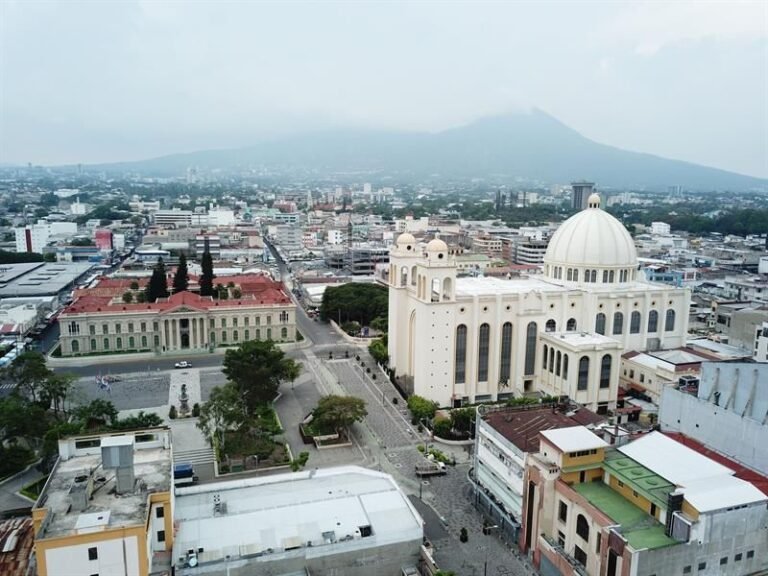 El Gobierno acatará fallo que anula decreto de cuarentena en El Salvador