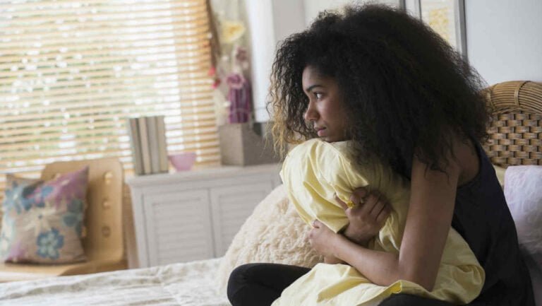 Expertos alertan sobre el aumento de suicidios entre los jóvenes latinos