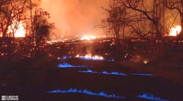 “Llamas azules”, el último fenómeno natural que se observa tras erupción del volcán Kilauea