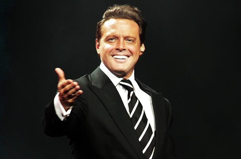 Luis Miguel fue demandado por su expareja Aracely Arámbula