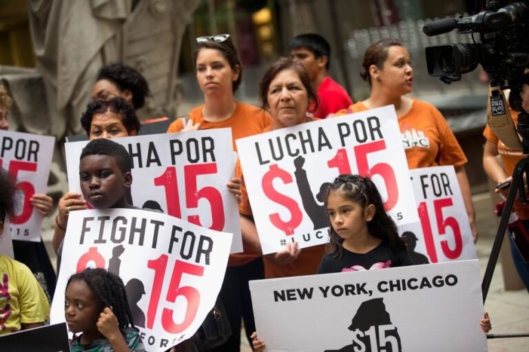 Cámara de Representantes aprueba aumentar salario mínimo federal a $15 por hora