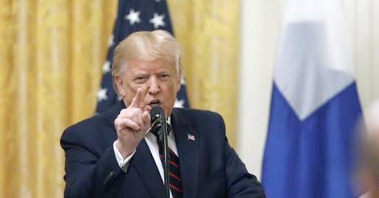 Trump extiende el veto migratorio hasta fin de año y amplía las restricciones de visa a miles de trabajadores extranjeros