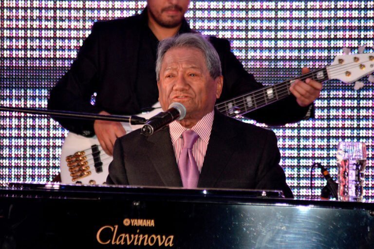 Muere Armando Manzanero tras perder la lucha contra el coronavirus