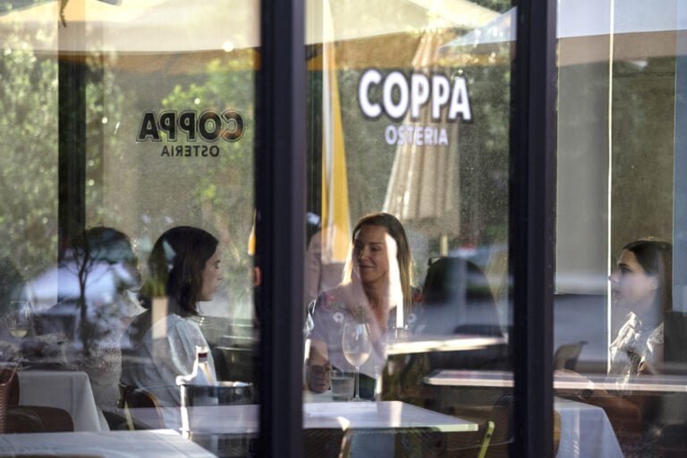 COVID-19 en restaurantes, el fallido rastreo de contactos deja a comensales sin saber qué hacer