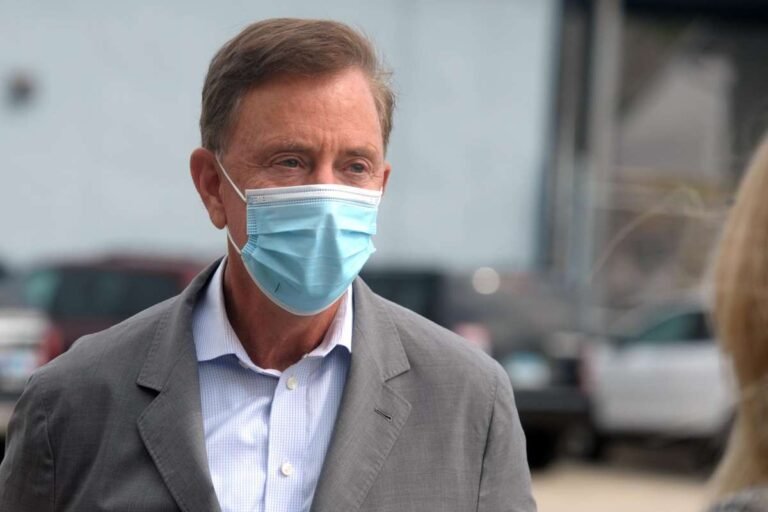 Pese a que pandemia empeora de nuevo Gobernador insiste en no cerrar los negocios