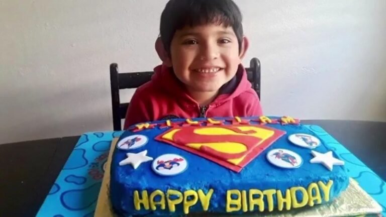 Cake4Kids hornea pasteles de cumpleaños para niños necesitados de CT