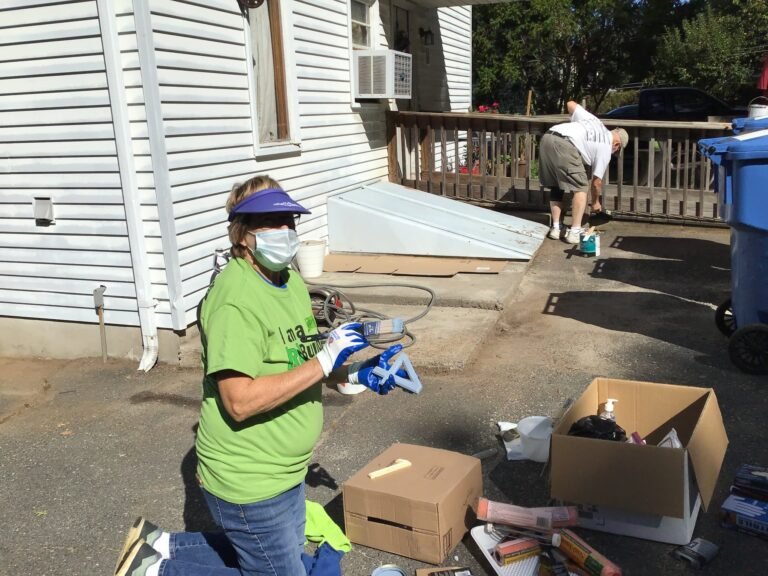 Rebuilding Together proporciona reparaciones esenciales en el hogar a personas que lo necesitan