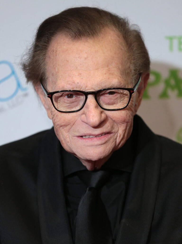 Larry King fue hospitalizado tras contagiarse de Covid-19