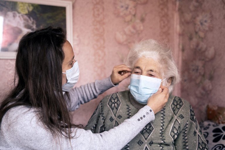 Estado extiende protecciones de responsabilidad de COVID-19 para hogares de ancianos de CT