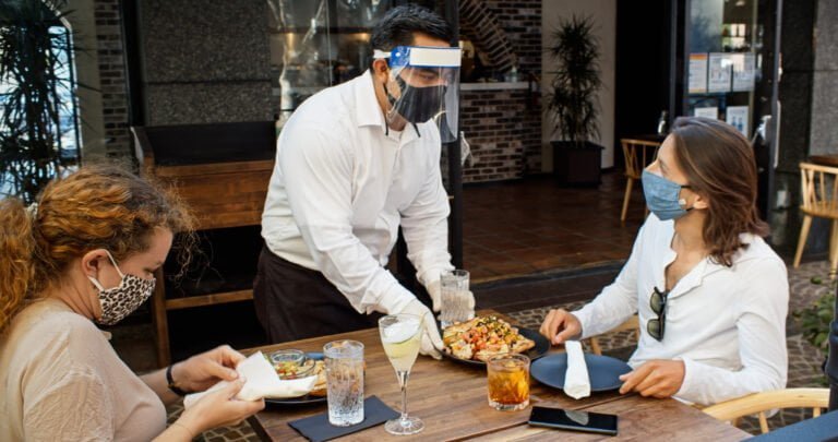 Gobernador relaja restricciones en restaurantes