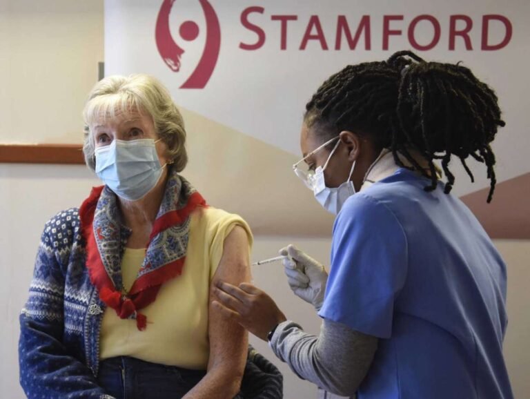 Stamford Health quiere vacunar a 3 mil personas al día