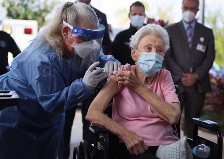 Amplían campaña para fomentar vacunación entre personal de hogares de ancianos