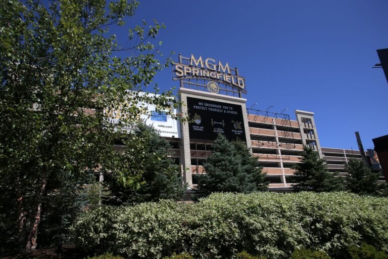 Casino recibe multa de $18 mil por permitir jugar a menores de edad