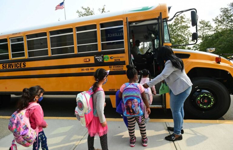 Bajo nueva guía de los CDC: Escuelas de Norwalk cambian a clases presenciales completas