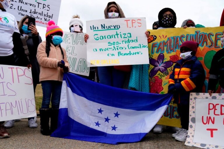 INFORME ESPECIAL Defensores e inmigrantes con TPS presionan para obtener camino a la ciudadanía