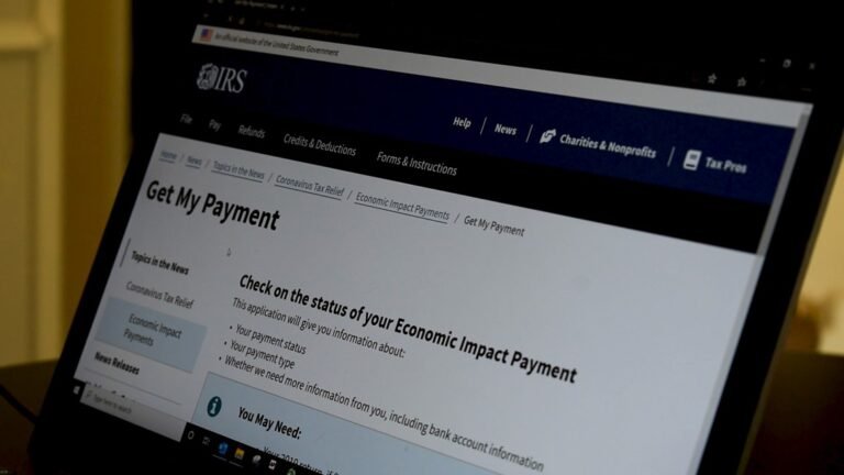IRS recuerda a contribuyentes cómo dar seguimiento a tercer cheque de estímulo 