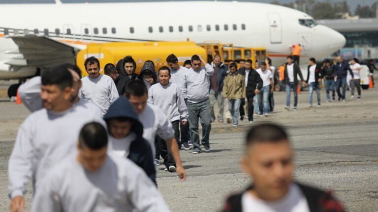 Indocumentados que cometan delitos menores serán deportados