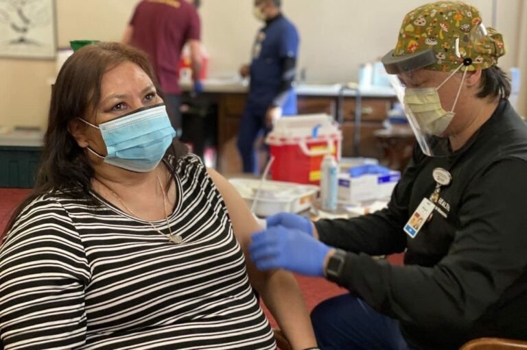 Tasa de vacunación de CT sigue siendo baja en afroamericanos e hispanos