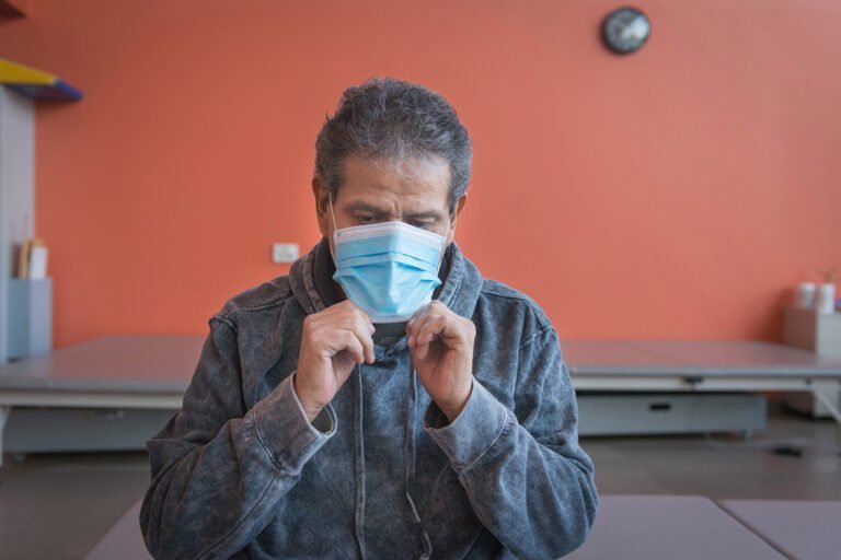Aprendiendo a vivir de nuevo: cómo se recuperan pacientes graves de COVID-19