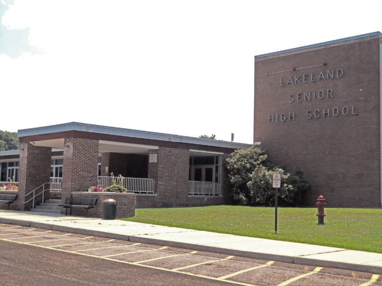Acusada de hacer amenazas terroristas contra escuela secundaria