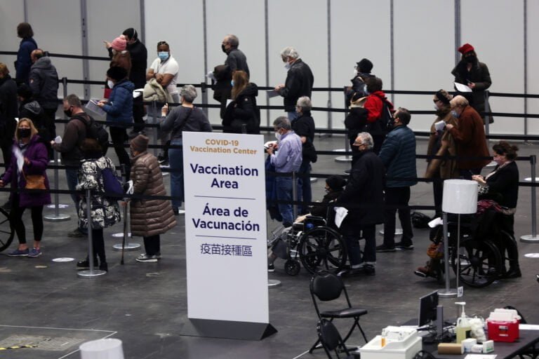 NY abre lugares de vacunación sin cita previa para personas mayores de 60 años