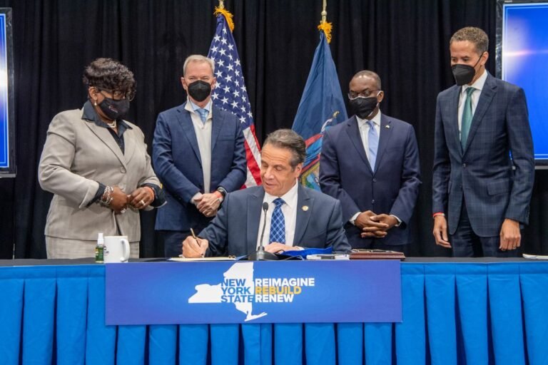 NY, primer estado en brindar internet asequible a familias de bajos recursos