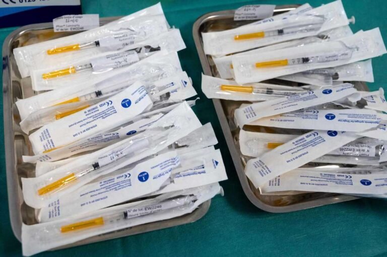 ¿Potenciadores de COVID-19 serán el futuro para combatir el virus?, los expertos responden