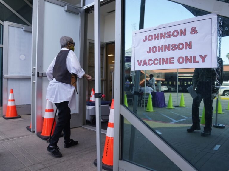 Stamford esperaba vacunar con Johnson & Johnson a trabajadores de primera línea