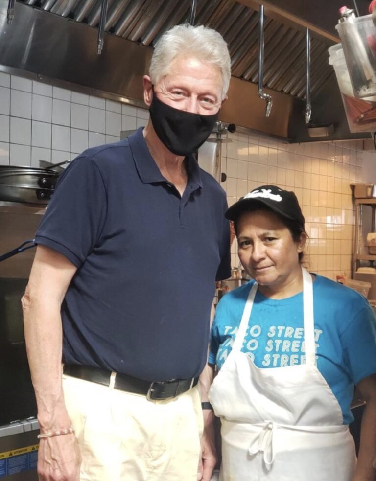Trabajadores hispanos demandan a restaurantes por falta de pago por horas extras
