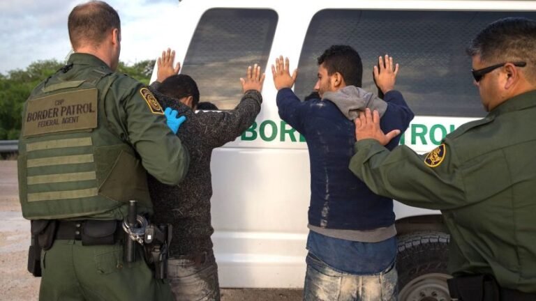 Arrestos de inmigrantes en frontera de EEUU llegan a su mayor nivel en 20 años