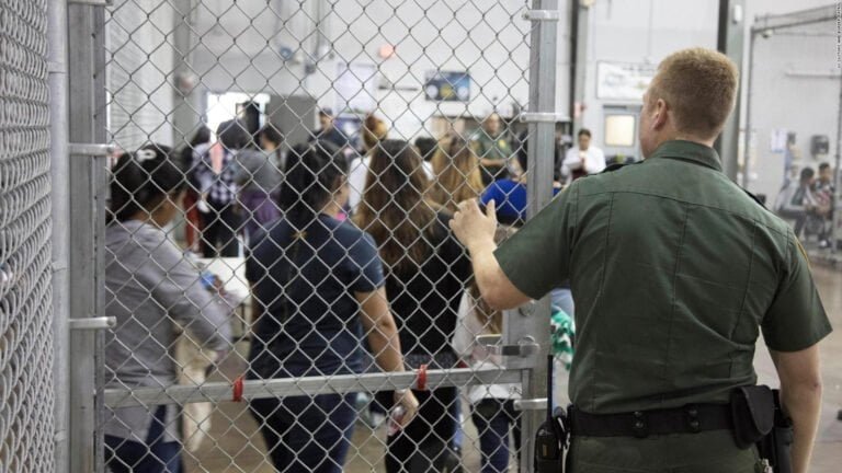 EEUU cierra dos centros de detención de inmigrantes por supuestos maltratos