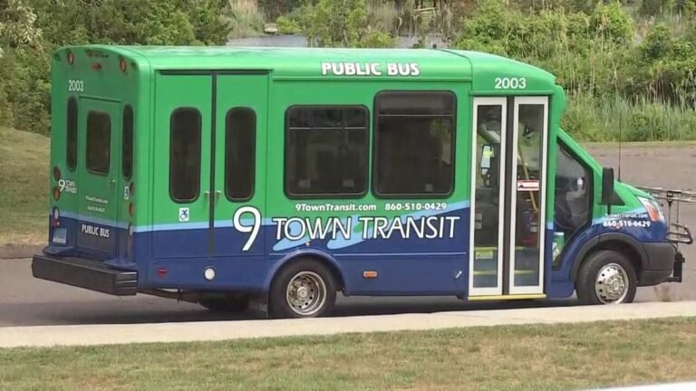 Estado lanza servicio de autobús gratuito a parques estatales y playas