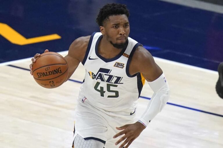 Estrella de la NBA se asocia con organización para ayudar a personas sin hogar