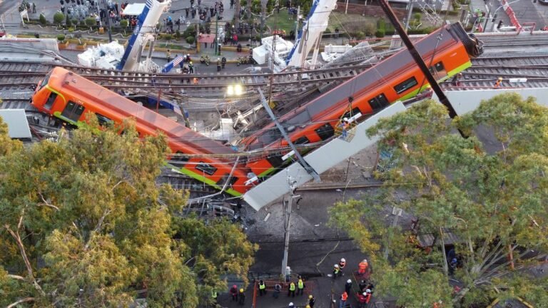 Al menos 24 muertos por el derrumbe de un tramo del metro de Ciudad de México