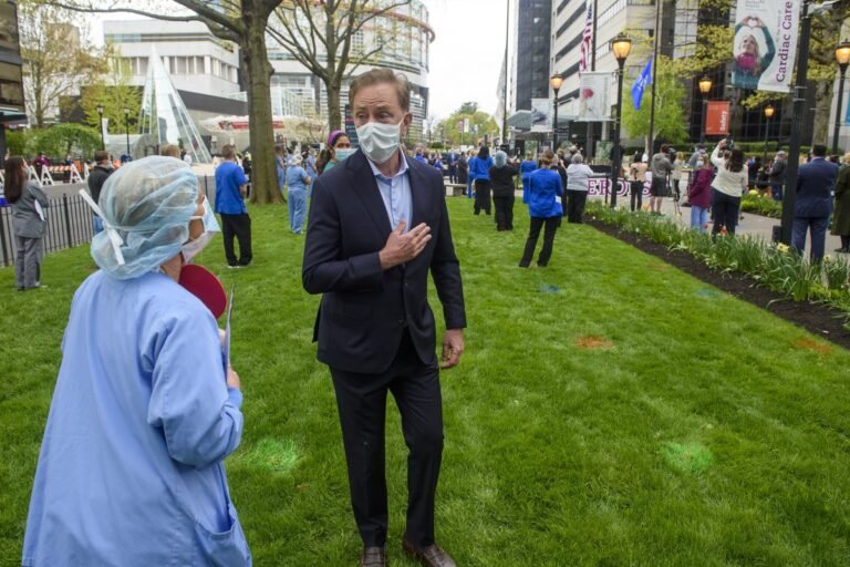 Tras muerte de proyecto de opción publica de salud: Gobernador propone reforma para rebajar costos médicos